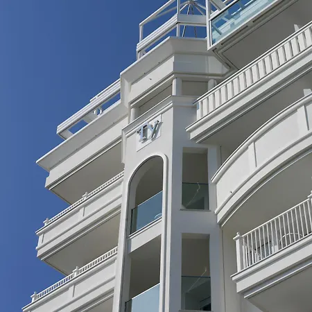 Tiffany's 4*